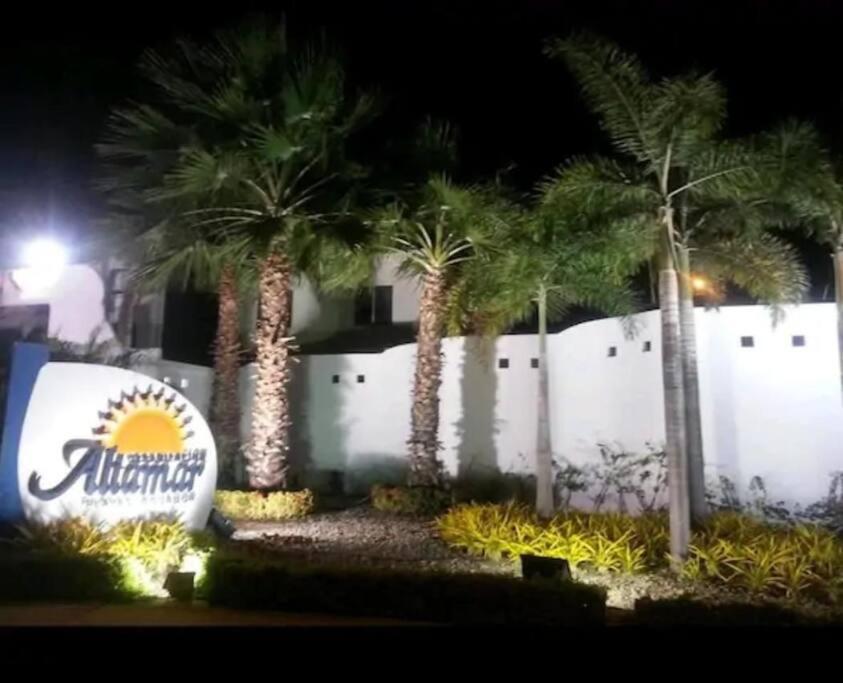 Ecusuites House Iii Altamar 45min Gye Villa